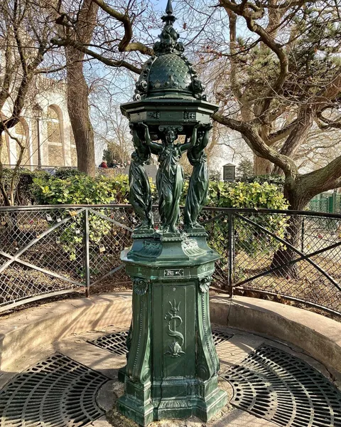 A fountain, Paris